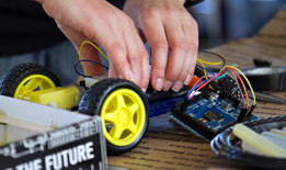 Arduino(アルデュイーノ)を使ったロボットと電気工学の学習プログラム